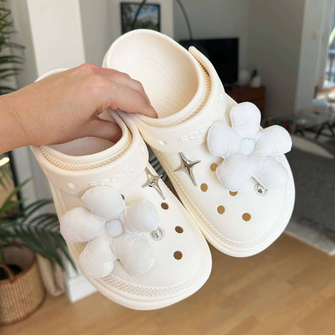 Pair of Plush Flower Shoe Charms in White